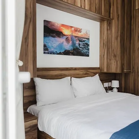 Mellieha 1bed With Outside Terrace By Homely! * Ix-Xaghra ta' Barra